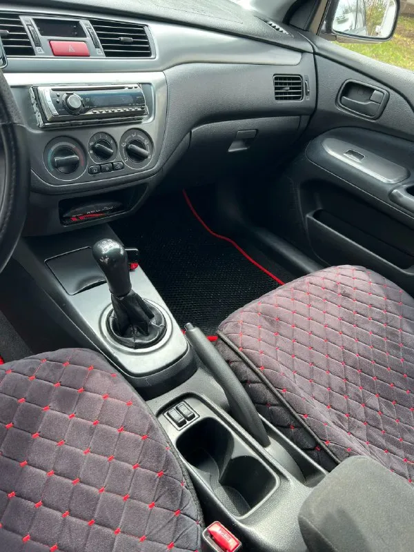 Mitsubishi lancer 1.6 год выпуска: 2007 двигатель: 1.6 л коробка передач: механика привод: передний ✅ техническое состояние: нареканий нет, машина на уверенном ходу! ✅ комплектация: - кондиционер - электростеклоподъемники - подогрев сидений - регулировка зеркал - центральный замок 🔹 салон: ухоженный, 2 комплекта ключей, 2 комплекта шин (лето/зима). 🔹 лкп: есть незначительные нюансы (рыжики). 📄 документы: чистые, проблем нет. 🔍 проверки: возможны за ваш счет. 💰 цена: 430 000 руб(торг у капота) 📍 город: донецк 📞 контакты: +79493703484 - фотография - 4