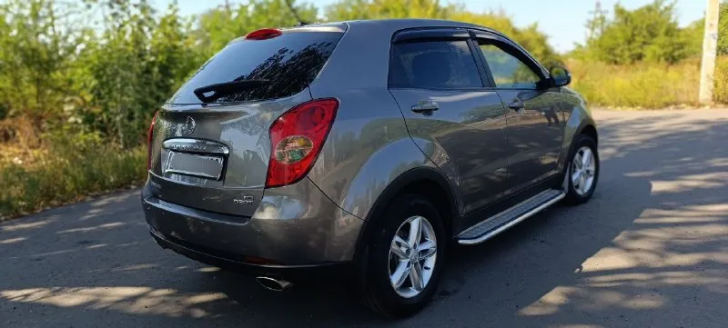 Продам семейный автомобиль ssangyong actyon 2013 акп 2л. дизель в отличном состоянии. пробег 216(не скручен). по технической части всё отлично. вложений не требует. салон ухоженный. музыка на андроиде с усилителем. камера заднего вида. свет: led оптика по кругу. резина новая(2 комплекта на оригинальных дисках). любые проверки приветствуются. по запросу скину автотеку. все вопросы по телефону +79493458548 - фотография - 3