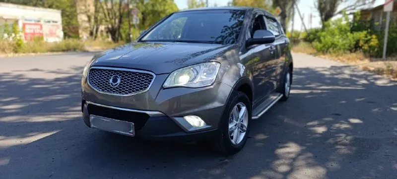 Продам семейный автомобиль ssangyong actyon 2013 акп 2л. дизель в отличном состоянии. пробег 216(не скручен). по технической части всё отлично. вложений не требует. салон ухоженный. музыка на андроиде с усилителем. камера заднего вида. свет: led оптика по кругу. резина новая(2 комплекта на оригинальных дисках). любые проверки приветствуются. по запросу скину автотеку. все вопросы по телефону +79493458548 - фотография - 7