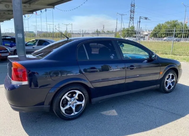 Продам opel vectra c 2004 1.6 авто мой, оформлен на меня (180) кузов-мечта перекупа, все еще в родне, без рыжиков, без вмятин передний бампер в песчанке (белые точки, не более) дно, двери, стаканы - идеал двигатель ровный, откапитален 70 тыс. назад коробка механика, на отлично масло, свечи, фильтра-заменены 2 тыс. назад диски r16 по салону: 8 подушек безопасности (на месте) 4 эсп, кондиционер холодит, печка жарит, музыка отличная выдвижные подстаканники руль перешит магнитола opel с камерой заднего вида, регистратором, дисководом, 3мя флешками, антирадаром и т. д. каждая кнопка работает отдаю: домкрат, огнетушитель, аптечку, знак минусы: лобовое трещина, но не мешает и не увеличивается, на учет с ней стала и самое главное, это мозги выдали ошибку (аварийный режим) от того и цена такая, в идеале ремонт или замена (в районе 10тыс. ) заводится с пол-оборота, но из-за аварийки слабый разгон (для спокойной езды вполне хватает) цена 405.000, торг минимальный у капота донецк, кировский район, +79493758735 - фотография - 4