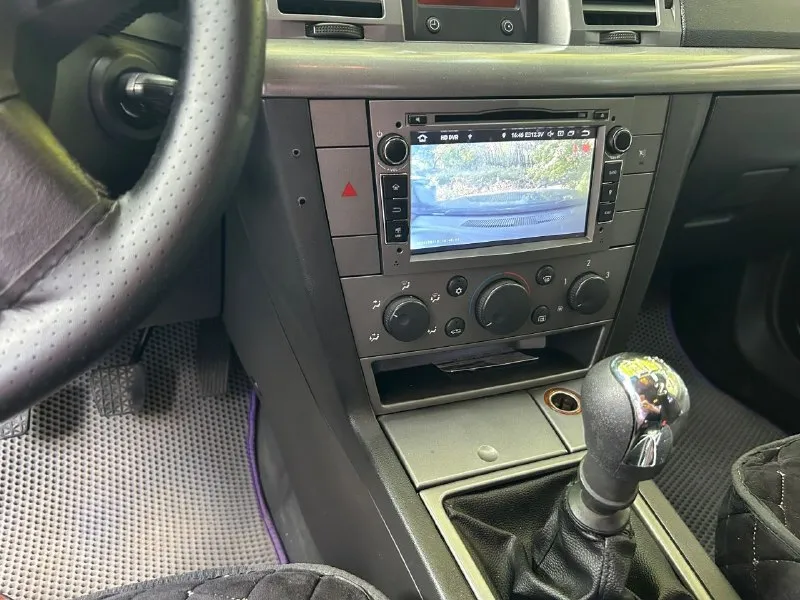 Продам opel vectra c 2004 1.6 авто мой, оформлен на меня (180) кузов-мечта перекупа, все еще в родне, без рыжиков, без вмятин передний бампер в песчанке (белые точки, не более) дно, двери, стаканы - идеал двигатель ровный, откапитален 70 тыс. назад коробка механика, на отлично масло, свечи, фильтра-заменены 2 тыс. назад диски r16 по салону: 8 подушек безопасности (на месте) 4 эсп, кондиционер холодит, печка жарит, музыка отличная выдвижные подстаканники руль перешит магнитола opel с камерой заднего вида, регистратором, дисководом, 3мя флешками, антирадаром и т. д. каждая кнопка работает отдаю: домкрат, огнетушитель, аптечку, знак минусы: лобовое трещина, но не мешает и не увеличивается, на учет с ней стала и самое главное, это мозги выдали ошибку (аварийный режим) от того и цена такая, в идеале ремонт или замена (в районе 10тыс. ) заводится с пол-оборота, но из-за аварийки слабый разгон (для спокойной езды вполне хватает) цена 405.000, торг минимальный у капота донецк, кировский район, +79493758735 - фотография - 5