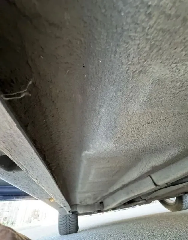 Продам opel vectra c 2004 1.6 авто мой, оформлен на меня (180) кузов-мечта перекупа, все еще в родне, без рыжиков, без вмятин передний бампер в песчанке (белые точки, не более) дно, двери, стаканы - идеал двигатель ровный, откапитален 70 тыс. назад коробка механика, на отлично масло, свечи, фильтра-заменены 2 тыс. назад диски r16 по салону: 8 подушек безопасности (на месте) 4 эсп, кондиционер холодит, печка жарит, музыка отличная выдвижные подстаканники руль перешит магнитола opel с камерой заднего вида, регистратором, дисководом, 3мя флешками, антирадаром и т. д. каждая кнопка работает отдаю: домкрат, огнетушитель, аптечку, знак минусы: лобовое трещина, но не мешает и не увеличивается, на учет с ней стала и самое главное, это мозги выдали ошибку (аварийный режим) от того и цена такая, в идеале ремонт или замена (в районе 10тыс. ) заводится с пол-оборота, но из-за аварийки слабый разгон (для спокойной езды вполне хватает) цена 405.000, торг минимальный у капота донецк, кировский район, +79493758735 - фотография - 7