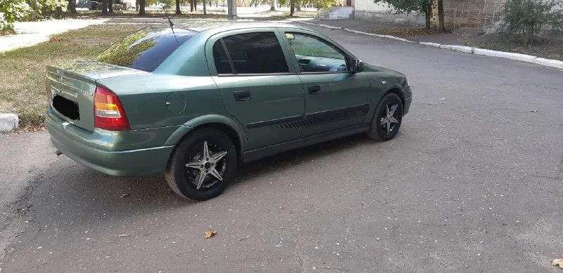 Продаётся opel astra g 2001 год 1.4. 90. лошадей мотор работает как часы тихо не дымит не троит масло не расходует коробка отлично ходовая часть мячик автомобиль в отличном состоянии за машину не стыдно кондиционер работает холодит очень хорошо подогрев зеркал подогрев заднего стекла вся электрика всё что должно работать всё работает как говорится сел и поехал. цена 385 т. р. вопросы по телефону +79495823678 - фотография - 2