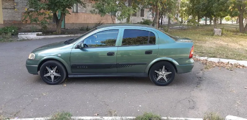 Продаётся opel astra g 2001 год 1.4. 90. лошадей мотор работает как часы тихо не дымит не троит масло не расходует коробка отлично ходовая часть мячик автомобиль в отличном состоянии за машину не стыдно кондиционер работает холодит очень хорошо подогрев зеркал подогрев заднего стекла вся электрика всё что должно работать всё работает как говорится сел и поехал. цена 385 т. р. вопросы по телефону +79495823678 - фотография - 4