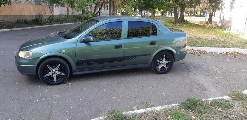 Продаётся opel astra g 2001 год 1.4. 90. лошадей мотор работает как часы тихо не дымит не троит масло не расходует коробка отлично ходовая часть мячик автомобиль в отличном состоянии за машину не стыдно кондиционер работает холодит очень хорошо подогрев зеркал подогрев заднего стекла вся электрика всё что должно работать всё работает как говорится сел и поехал. цена 385 т. р. вопросы по телефону +79495823678 - фотография - 7