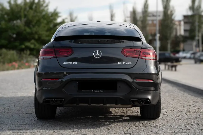 🚘 продаётся mercedes-benz glc coupe 43 amg 📍 донецк год: 2022 цвет: серый комплектация: amg пробег: 31 000 км цена: 5 800 000 автомобиль в идеальном техническом состоянии. 3 литра biturbo, 390 л. с. адаптивная подвеска, люк, датчики слепых зон, камеры 360 и т. д. 📲 по всем вопросам — телефон/telegram +79493856568 - фотография - 4