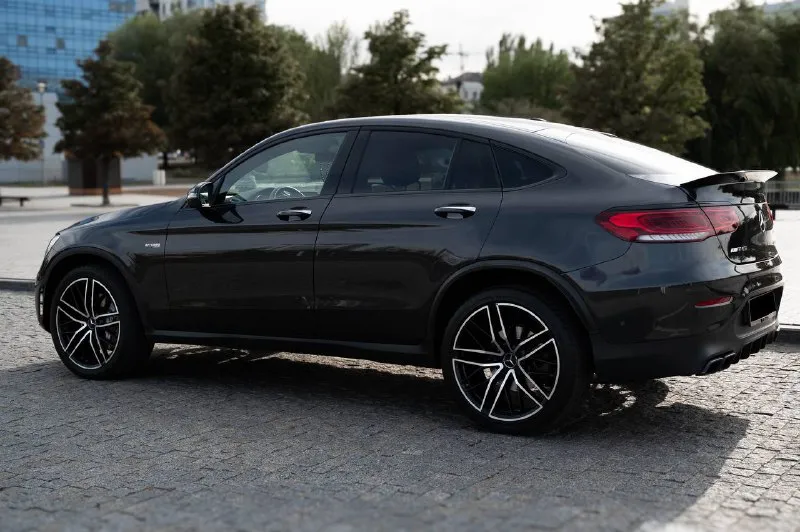 🚘 продаётся mercedes-benz glc coupe 43 amg 📍 донецк год: 2022 цвет: серый комплектация: amg пробег: 31 000 км цена: 5 800 000 автомобиль в идеальном техническом состоянии. 3 литра biturbo, 390 л. с. адаптивная подвеска, люк, датчики слепых зон, камеры 360 и т. д. 📲 по всем вопросам — телефон/telegram +79493856568 - фотография - 5