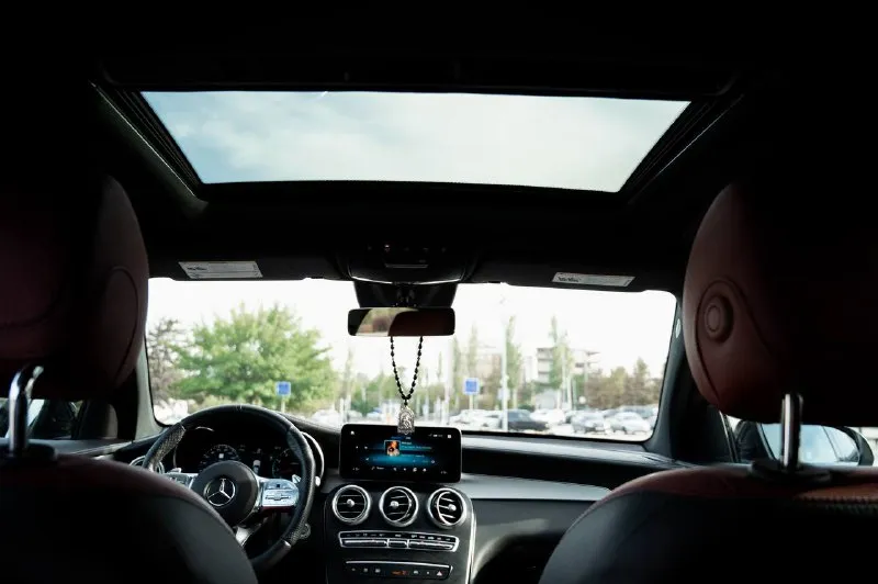 🚘 продаётся mercedes-benz glc coupe 43 amg 📍 донецк год: 2022 цвет: серый комплектация: amg пробег: 31 000 км цена: 5 800 000 автомобиль в идеальном техническом состоянии. 3 литра biturbo, 390 л. с. адаптивная подвеска, люк, датчики слепых зон, камеры 360 и т. д. 📲 по всем вопросам — телефон/telegram +79493856568 - фотография - 7