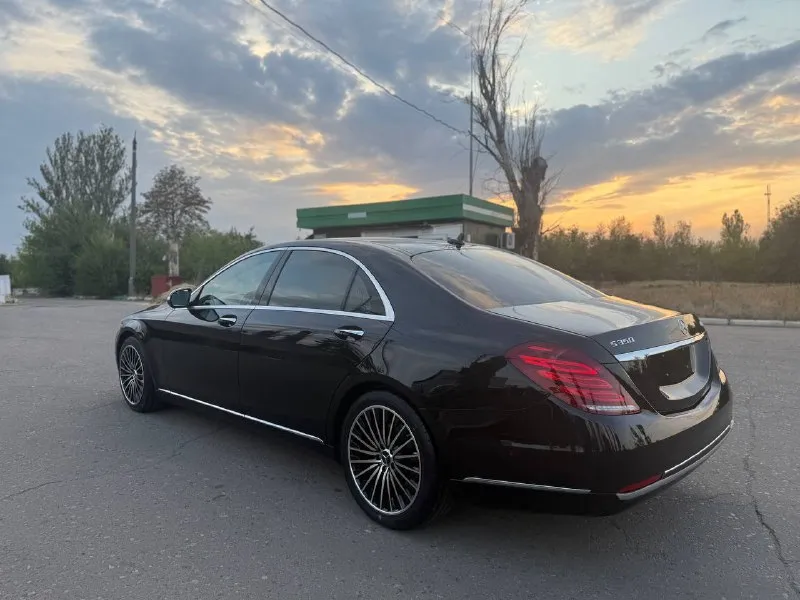 Mercedes benz - s class 222 - 2016 года выпуска, 149 км тысяч пробег,3.0 литра дизель, машина официальная, автомобиль в идеальнейшем состоянии, на твердую пятерку, не бит не крашен, машина вся в заводском окрасе на 100%, вся история обслуживания начиная с момента эксплуатации чеки и т. д, два комплекта резины с дисками зима лето, отличная комплектация, для комфортной езды, есть абсолютно все. я собственник, звонить для более подробной информации по номеру ниже +79495180296 цена 3.🍋850 или обмен - фотография - 6
