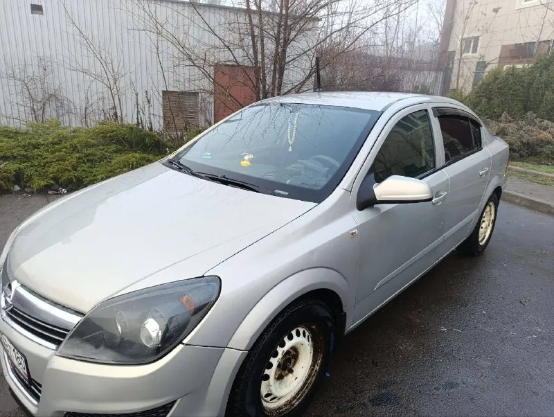 Продам – opel astra h пробег : 190.000км 2008 год, авто в хорошем состоянии, объём мотора 1,6 двигатель, мкпп, ходовка- без нареканий авто сел и поехал, с документами полный порядок двигатель, - не стучит, не дымит, не троит. коробка, - не выбивает, не хрустит, учёт рф, с переоформлением нет никаких проблем, осмотр донецк. 🇷🇺 по машине сделано все, вложений не требует абсолютно. замена масла каждые 7.000км. любые проверки с вашей стороны. стоит led оптика, колеса на легкосплавах. стоит хорошая музыка, протянута проводка под саб. остальные вопросы по телефону. цена: 650.000₽ после осмотра, возможен не большой торг. звонить: +79493548697 - фотография - 3