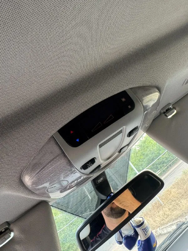 Срочная продажа продам mercedes виано 2012 года 2.2 турбо дизель, мотор ни грамма масла не кушает, работает отлично. коробка автомат, переключает плавно, без рывков пинков и прочего. ходовая обслужена. масло в моторе поменяно на 350 000 км, сейчас 352 000 км пробег. кузов не гнилой. салон не убитый, чистый аккуратный. парктроники передние и задние. камера заднего вида. хорошая музыка, андроид магнитофон. хороший свет в фарах. датчик дождя, подогрев сидений передних. машина достойная. цена 1.750🍋 +7949 742 46 50 📞 звоните: +7(949)7424650 - фотография - 10