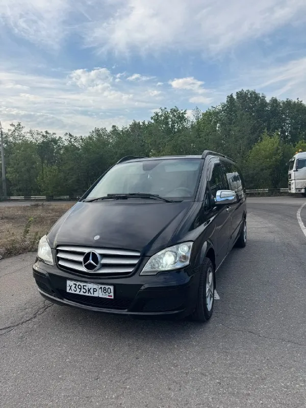 Срочная продажа продам mercedes виано 2012 года 2.2 турбо дизель, мотор ни грамма масла не кушает, работает отлично. коробка автомат, переключает плавно, без рывков пинков и прочего. ходовая обслужена. масло в моторе поменяно на 350 000 км, сейчас 352 000 км пробег. кузов не гнилой. салон не убитый, чистый аккуратный. парктроники передние и задние. камера заднего вида. хорошая музыка, андроид магнитофон. хороший свет в фарах. датчик дождя, подогрев сидений передних. машина достойная. цена 1.750🍋 +7949 742 46 50 📞 звоните: +7(949)7424650 - фотография - 2