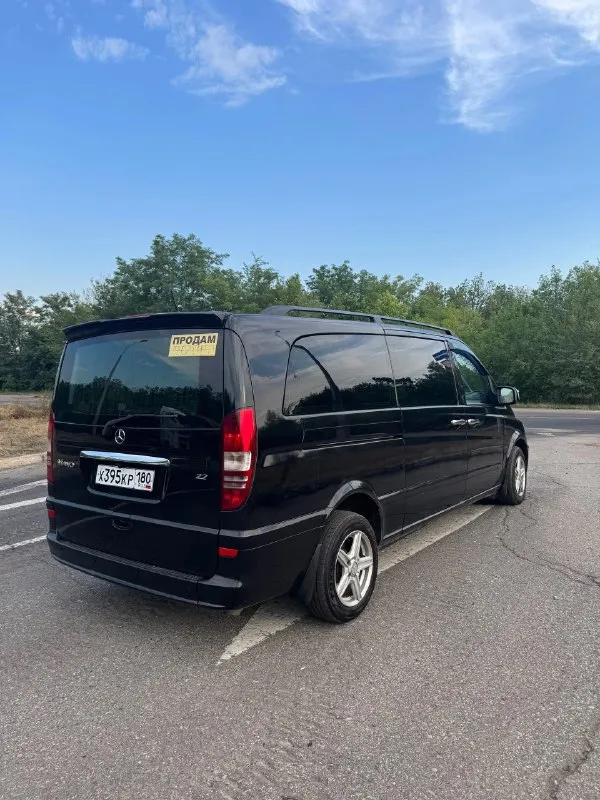 Срочная продажа продам mercedes виано 2012 года 2.2 турбо дизель, мотор ни грамма масла не кушает, работает отлично. коробка автомат, переключает плавно, без рывков пинков и прочего. ходовая обслужена. масло в моторе поменяно на 350 000 км, сейчас 352 000 км пробег. кузов не гнилой. салон не убитый, чистый аккуратный. парктроники передние и задние. камера заднего вида. хорошая музыка, андроид магнитофон. хороший свет в фарах. датчик дождя, подогрев сидений передних. машина достойная. цена 1.750🍋 +7949 742 46 50 📞 звоните: +7(949)7424650 - фотография - 4