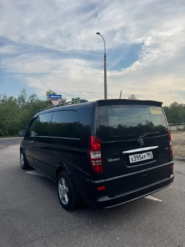 Срочная продажа продам mercedes виано 2012 года 2.2 турбо дизель, мотор ни грамма масла не кушает, работает отлично. коробка автомат, переключает плавно, без рывков пинков и прочего. ходовая обслужена. масло в моторе поменяно на 350 000 км, сейчас 352 000 км пробег. кузов не гнилой. салон не убитый, чистый аккуратный. парктроники передние и задние. камера заднего вида. хорошая музыка, андроид магнитофон. хороший свет в фарах. датчик дождя, подогрев сидений передних. машина достойная. цена 1.750🍋 +7949 742 46 50 📞 звоните: +7(949)7424650 - фотография - 5