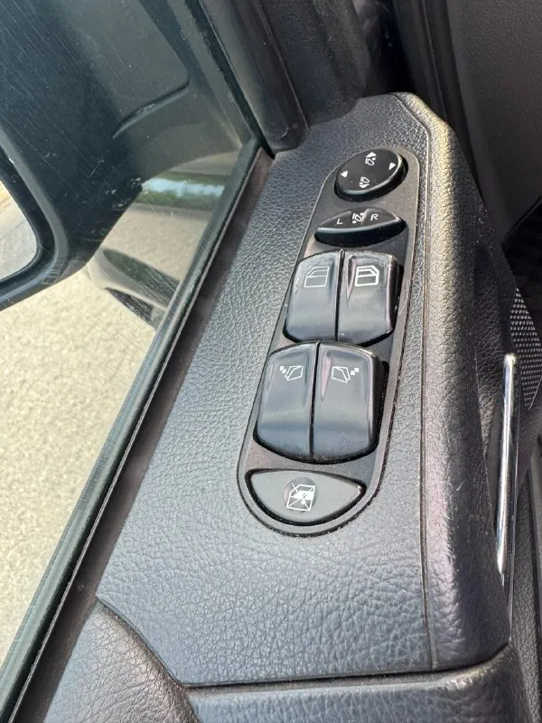 Срочная продажа продам mercedes виано 2012 года 2.2 турбо дизель, мотор ни грамма масла не кушает, работает отлично. коробка автомат, переключает плавно, без рывков пинков и прочего. ходовая обслужена. масло в моторе поменяно на 350 000 км, сейчас 352 000 км пробег. кузов не гнилой. салон не убитый, чистый аккуратный. парктроники передние и задние. камера заднего вида. хорошая музыка, андроид магнитофон. хороший свет в фарах. датчик дождя, подогрев сидений передних. машина достойная. цена 1.750🍋 +7949 742 46 50 📞 звоните: +7(949)7424650 - фотография - 9