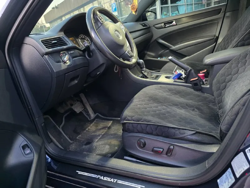 Volkswagen passat b7 wolfsburg edition 11.2014 год. по vin бьётся как 2015 год. 2 ключа. объем - 1.8tsi (170 л. с). aisin-6ст. (надёжный и прост). пробег 237000тыс. км оригинал, не скручен. -цепи заменены на 213000тыс. км. -спереди стоят хорошие блины и колодки brembo. -в шикарном цвете и комплектации. -кожаный салон. (состояние отличное) салон полностью перетянут, и переклеен в чёрный. -шикарная мультимедия teyes cc3 2k 360⁰, укомплектована камерами, перед и зад, 2 usb порта, + гнездо под sim. -подогревы зеркал -подогревы передних сидений. -полноценный мультируль. -стоят качественные лампы ближний/дальний/птф; по всей машине стоят хорошие диодные лампы. -электро привод водительского сиденья. -оригинальные диски volkswagen borbet r17 -все стекла родные. ещё на регистрации dpr, в рф будете первым собственником. в машине не курили. машина полностью обслужена. все работает без нареканий, езжу каждый день! любые проверки на сто +7 949 485 43 74 1 350 000 + торг авт 📞 звоните: +7(949)4854374 - фотография - 3