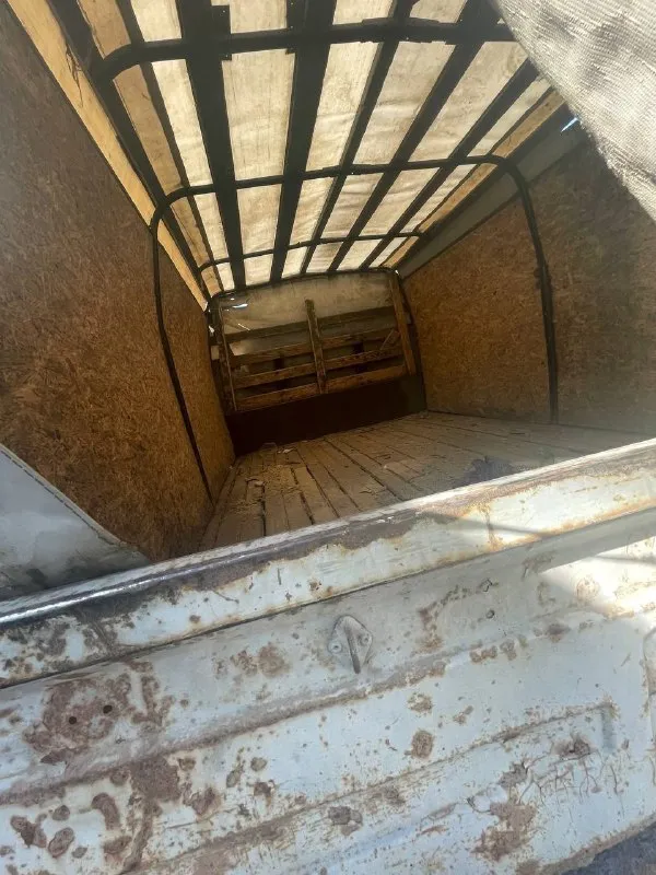 Продам газель 2001 г. в. с 2018 года в одних руках. рабочая лошадка. 3.0 литра. уаз. стоит метан. авто сейчас на мне на спец. учёте. хозяин в стаханове. с регистрацией проблем не будет. машина на ходу. заводится и едет. резина зимняя, почти новая. нужен акб. есть к чему приложить руки, но можно работать и так. авто стоит год без движения. продажа в связи с потерей здоровья. цена 300 т. р. +79591207512 константин 📞 звоните: +7(959)1207512 - фотография - 4