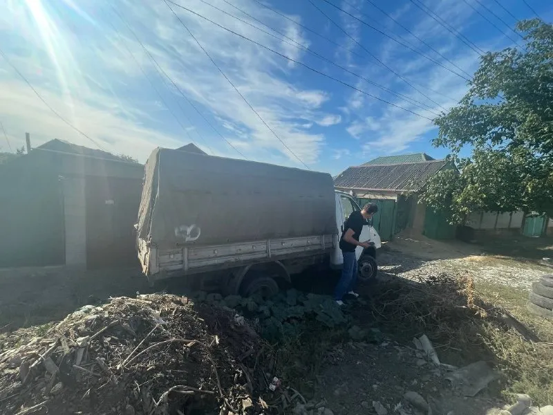 Продам газель 2001 г. в. с 2018 года в одних руках. рабочая лошадка. 3.0 литра. уаз. стоит метан. авто сейчас на мне на спец. учёте. хозяин в стаханове. с регистрацией проблем не будет. машина на ходу. заводится и едет. резина зимняя, почти новая. нужен акб. есть к чему приложить руки, но можно работать и так. авто стоит год без движения. продажа в связи с потерей здоровья. цена 300 т. р. +79591207512 константин 📞 звоните: +7(959)1207512 - фотография - 7