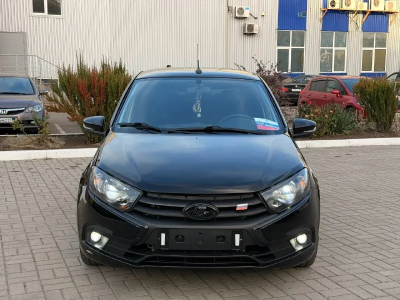 Пpодам ваз granta 2020г с родным пробегом 125.000км. из дополнительного установлено: контурная подсветка салона rgb, управляется с телефона. анатомический мульти руль. сенсорная андроид мультимедия с carplay, установлена музыка усилители саб. также установлена камера заднего вида. диски hre покупались новыми за 70.000₽, резина nexen летняя корейская. в ближнем стоят диодные минилинзы, птф диодные, светят отлично. дефлекторы в стиле мерса. замена масла каждые 5-7 тыс км motul 5w30, бензин только аи95. вложено очень много сил и средств - сделан stage - паук 4/1 - полностью обслужена подвеска - полностью сделаны тормоза - замена масла motul - полный список работ имеется, вышлю реальному покупателю машина в хорошем состоянии вложений не требует полная комплектация кондиционер туманки подогрев сидений подогрев заднего стекла, электро регулировка зеркал, эл стеклоподъемники. цена 680.000₽ продажа срочная я собственник машина на учете на мне. +79495721215 донецк 📞 звоните: +7(949)5721215 - фотография - 6