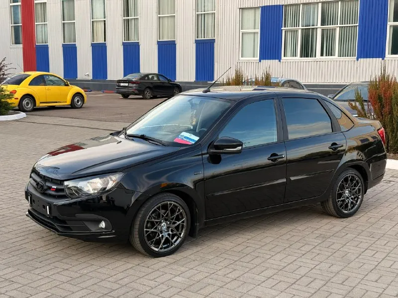 Пpодам ваз granta 2020г с родным пробегом 125.000км. из дополнительного установлено: контурная подсветка салона rgb, управляется с телефона. анатомический мульти руль. сенсорная андроид мультимедия с carplay, установлена музыка усилители саб. также установлена камера заднего вида. диски hre покупались новыми за 70.000₽, резина nexen летняя корейская. в ближнем стоят диодные минилинзы, птф диодные, светят отлично. дефлекторы в стиле мерса. замена масла каждые 5-7 тыс км motul 5w30, бензин только аи95. вложено очень много сил и средств - сделан stage - паук 4/1 - полностью обслужена подвеска - полностью сделаны тормоза - замена масла motul - полный список работ имеется, вышлю реальному покупателю машина в хорошем состоянии вложений не требует полная комплектация кондиционер туманки подогрев сидений подогрев заднего стекла, электро регулировка зеркал, эл стеклоподъемники. цена 680.000₽ продажа срочная я собственник машина на учете на мне. +79495721215 донецк 📞 звоните: +7(949)5721215 - фотография - 7