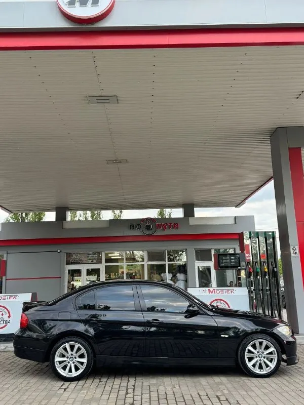 Продается bmw е90⚡️🌪 двигатель 2.0 литра, едет бодро, резво, в своем классе пуля. 🚀 хорошо переключает, не пинает, все работает как часы. 👌 машина 2006 года. не стучит не гремит работает все ровно. 🤌 полный порядок с переоформлением цена 1.1🍋 машина обслужена, от а до я. .. находится в донецке. .. все вопросы 👇👇👇 +79495208435 телеграм 📞 звоните: +7(949)5208435 - фотография - 3