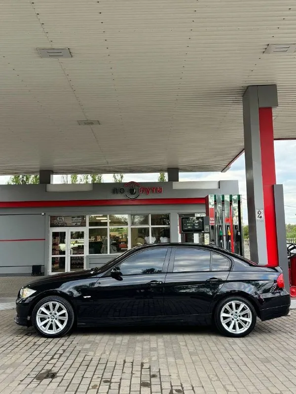 Продается bmw е90⚡️🌪 двигатель 2.0 литра, едет бодро, резво, в своем классе пуля. 🚀 хорошо переключает, не пинает, все работает как часы. 👌 машина 2006 года. не стучит не гремит работает все ровно. 🤌 полный порядок с переоформлением цена 1.1🍋 машина обслужена, от а до я. .. находится в донецке. .. все вопросы 👇👇👇 +79495208435 телеграм 📞 звоните: +7(949)5208435 - фотография - 5