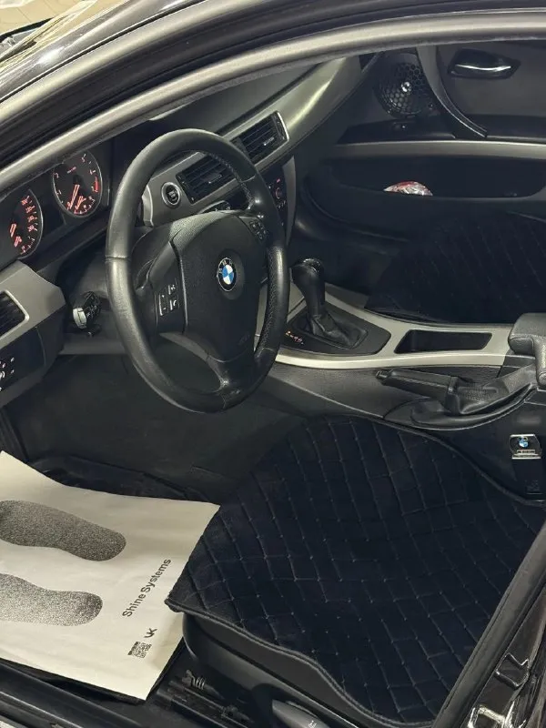 Продается bmw е90⚡️🌪 двигатель 2.0 литра, едет бодро, резво, в своем классе пуля. 🚀 хорошо переключает, не пинает, все работает как часы. 👌 машина 2006 года. не стучит не гремит работает все ровно. 🤌 полный порядок с переоформлением цена 1.1🍋 машина обслужена, от а до я. .. находится в донецке. .. все вопросы 👇👇👇 +79495208435 телеграм 📞 звоните: +7(949)5208435 - фотография - 6