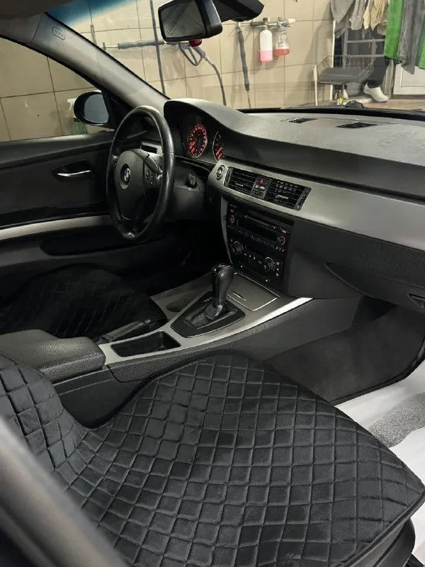 Продается bmw е90⚡️🌪 двигатель 2.0 литра, едет бодро, резво, в своем классе пуля. 🚀 хорошо переключает, не пинает, все работает как часы. 👌 машина 2006 года. не стучит не гремит работает все ровно. 🤌 полный порядок с переоформлением цена 1.1🍋 машина обслужена, от а до я. .. находится в донецке. .. все вопросы 👇👇👇 +79495208435 телеграм 📞 звоните: +7(949)5208435 - фотография - 7