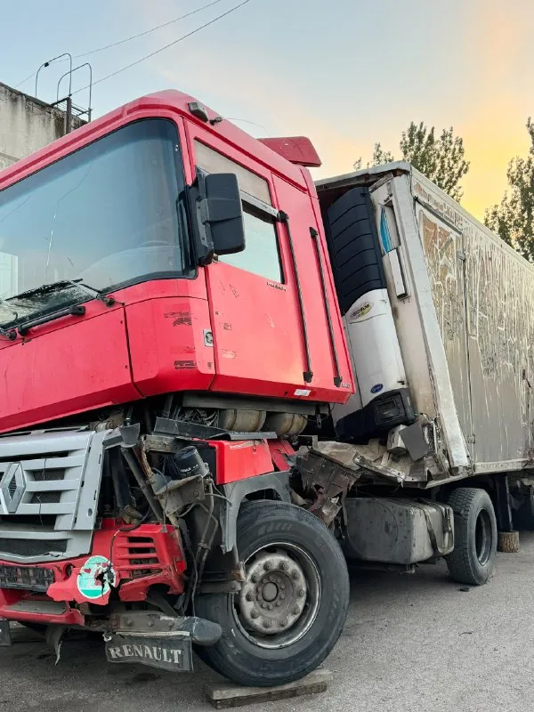 Продам renault магнум❗️целым или под разборку❗️ документы все в порядке, владелец ❗️ по всем вопросам звонить по номеру телефона: +7 (949) 314-40-51 📞 звоните: +7(949)3144051 - фотография - 2