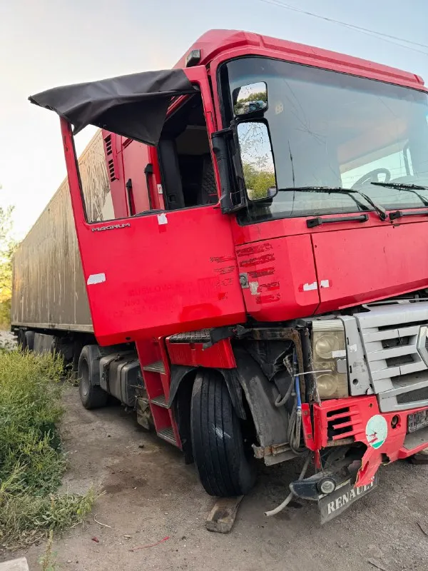 Продам renault магнум❗️целым или под разборку❗️ документы все в порядке, владелец ❗️ по всем вопросам звонить по номеру телефона: +7 (949) 314-40-51 📞 звоните: +7(949)3144051 - фотография - 5