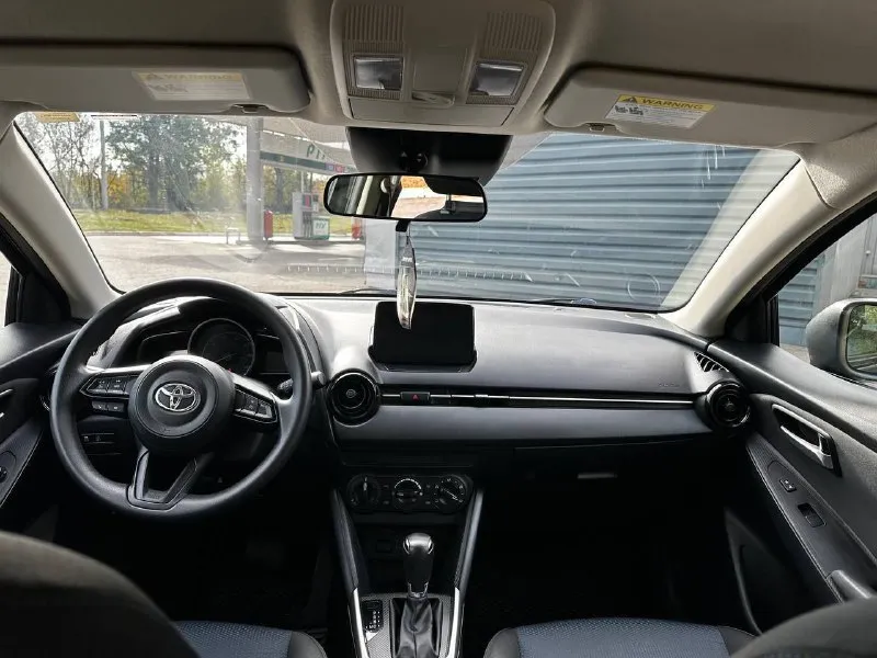 Продам toyota yaris 2019 продаю свой авто в хорошей комплектации 1.5 атмосферный коробка классический автомат пробег 120000 всё обслужено вопросы по +79493117788 цена 1250000₽ 📲 tg: @senchenko333 📞 звоните: +7(949)3117788 - фотография - 6