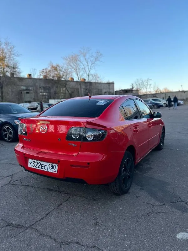 Продам мазда 3, 2007 г. , 1.6 бензин на автомате. пробег 210 тыс. , подтвержденный. по технике все хорошо, мотор тянет бодро, коробка переключает мягко. по кузову есть жизненные моменты, внутри все работает - климат, эл. стеклоподъмники, подогревы сидений. хорошая летняя резина, новый аккумулятор. по документам чистая, переоформление в мрэо без проблем. цена 490.000 руб, торг возле капота. посмотреть можно в центре донецка +79494522484 - фотография - 3