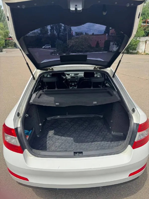 Продаю skoda octavia а7 ✅ год 2014✅ мотор 1.4 турбо ✅ коробка механическая ✅ без дтп ✅ машина чешской сборки✅ 2014 год(машина всю жизнь в одних руках с автосалона) механическая трансмиссия 237 000 пробега масло не кушает, в отличном состоянии, рыжиков и гнили нет, отличная динамика и управляемость, кондиционер работает все подогревы работают, нет ни единой ошибки, ничего не стучит, не гремит, не торохтит, салон в отличном состоянии, ничего не затерто и не замято,17 кованные диски на резине мишлен, зима на оригинальных дисках шипованых шинах(тоже мишлен), за машиной следили и обслуживали раньше положенного времени, замена масла каждые 6000км, колодки и тормозные диски в круг ate, по машине ничего делать не нужно, сел и поехал куда угодно, уверен кто первый приедет, тот и заберет. за более подробной информацией звоните. цена: 955.000 осмотр: г. макеевка телефон для связи +7 949 485 64 94 (телеграмм) - фотография - 6