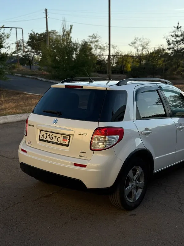 Продаю suzuki sx4 в хорошем техническом состоянии. машина ухоженная, ездила женщина, аккуратная эксплуатация. своевременно обслуживалась 📌 надёжный японский кроссовер — без наворотов, но всё нужное есть 📌 полный привод отлично справляется зимой и на грунтовках 📌 подвеска живая, коробка и мотор работают исправно 📌 чистый салон, без запахов 📌 птс оригинал, я собственник никаких вложений на ближайшее время — сел и поехал. отличный вариант для тех, кто ищет недорогой, но надёжный автомобиль. 💵 цена: 1.000.000₽ 📍 осмотр в городе торезе 📞 +79493459476 — отвечу на вопросы, покажу в удобное время 📞 звоните: +7(949)3459476 - фотография - 7