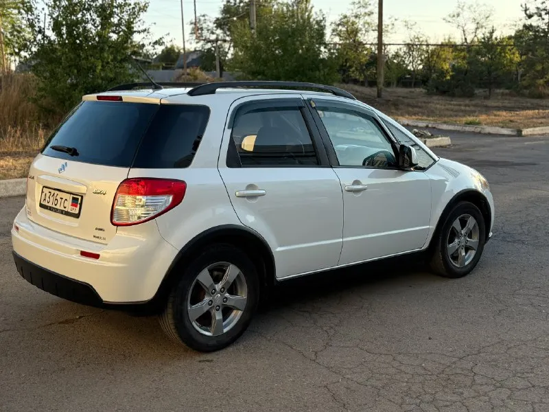 Продаю suzuki sx4 в хорошем техническом состоянии. машина ухоженная, ездила женщина, аккуратная эксплуатация. своевременно обслуживалась 📌 надёжный японский кроссовер — без наворотов, но всё нужное есть 📌 полный привод отлично справляется зимой и на грунтовках 📌 подвеска живая, коробка и мотор работают исправно 📌 чистый салон, без запахов 📌 птс оригинал, я собственник никаких вложений на ближайшее время — сел и поехал. отличный вариант для тех, кто ищет недорогой, но надёжный автомобиль. 💵 цена: 1.000.000₽ 📍 осмотр в городе торезе 📞 +79493459476 — отвечу на вопросы, покажу в удобное время 📞 звоните: +7(949)3459476 - фотография - 8