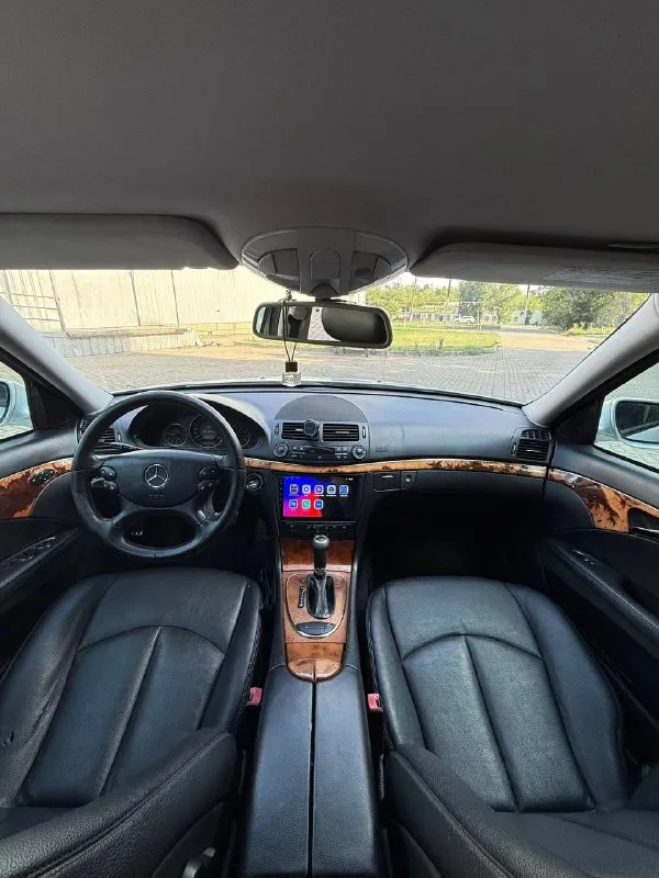 ‼️срочно‼️ продам mercedes benz e class w 211 рестайлинг год 2007 ✅объём двигателя: 2.5 бензин ✅коробка : автомат ✅колёса : r 18 ✅салон: кожа ✅цвет: серебристый • автомобиль в отличном состоянии • двигатель работает идеально • не дымит не троит, масложора нет • коробка переключает все отлично • ходовая мягкая ничего не брякает • по кузову в порядке, пару сколов ничего критичного • кожаный чёрный салон в хорошем состоянии • новая мультимедиа android ✅богатая комплектация: электропривод сидений, круиз-контроль, камера заднего вида, климат контроль, подогрев сидений и тд. в целом отличный автомобиль, за адекватные деньги ✅город: макеевка ✅телефон +79494035536 ✅если не отвечаю, то можно в тг 🔥🔥цена : 900 000 рублей🔥🔥 ✅хорошему покупателю торг и комплект резины в подарок 📞 звоните: +7(949)4035536 - фотография - 6