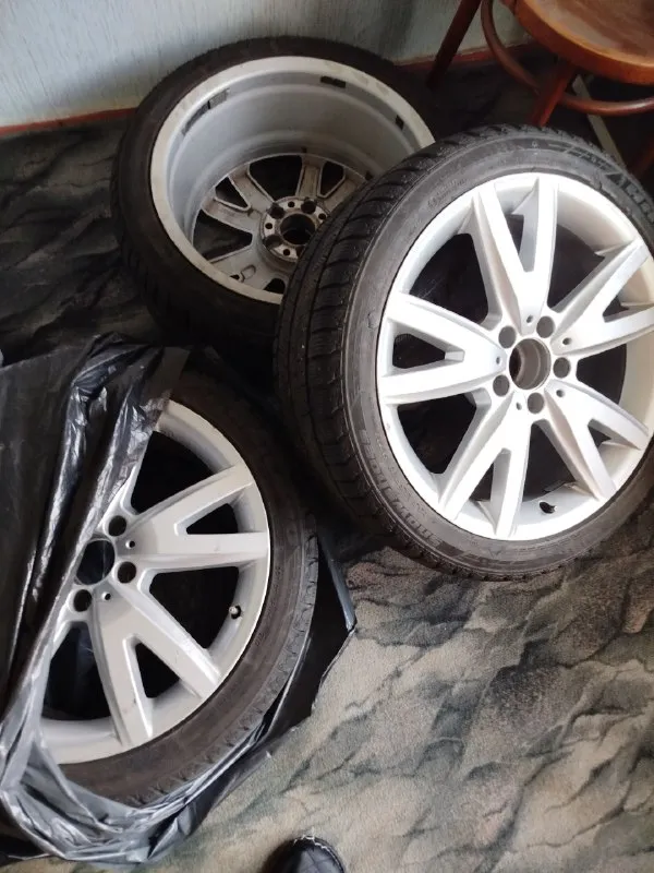 ‼️срочно‼️ продам mercedes benz e class w 211 рестайлинг год 2007 ✅объём двигателя: 2.5 бензин ✅коробка : автомат ✅колёса : r 18 ✅салон: кожа ✅цвет: серебристый • автомобиль в отличном состоянии • двигатель работает идеально • не дымит не троит, масложора нет • коробка переключает все отлично • ходовая мягкая ничего не брякает • по кузову в порядке, пару сколов ничего критичного • кожаный чёрный салон в хорошем состоянии • новая мультимедиа android ✅богатая комплектация: электропривод сидений, круиз-контроль, камера заднего вида, климат контроль, подогрев сидений и тд. в целом отличный автомобиль, за адекватные деньги ✅город: макеевка ✅телефон +79494035536 ✅если не отвечаю, то можно в тг 🔥🔥цена : 900 000 рублей🔥🔥 ✅хорошему покупателю торг и комплект резины в подарок 📞 звоните: +7(949)4035536 - фотография - 8