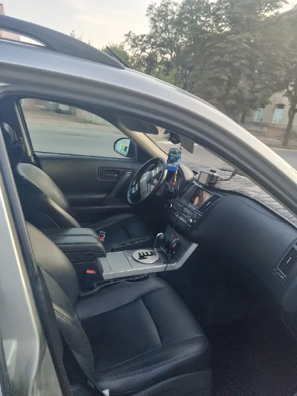 Продам infiniti fx35. 2003 год. машина в отличном состоянии, во владении почти 3 года. своевременное обслуживание в профильном сервисе, денег не жалели. обслуживание на оригинальных комплектующих, установлены новые тормозные диски и колодки brembo в круг. установлена новая рулевая рейка и радиатор, перебранная ходовая часть. масло менялось каждые 5 тысяч км, заливалось motul 8100 power. установлен газ пропан. стоят дорогие диски r20 и комплект новой летней резины. автомобиль полностью обслужен, абсолютно никаких вложений не требует. 989.000₽ +79591100215 📞 звоните: +7(959)1100215 - фотография - 4