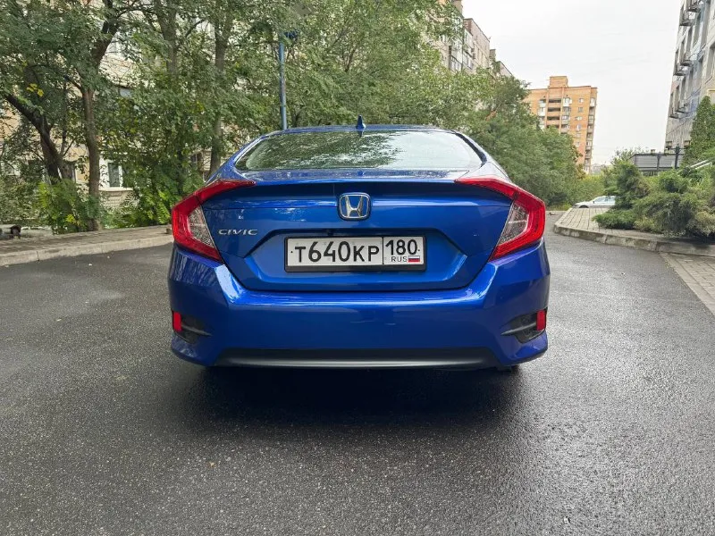 Срочно продам honda civik в отличном состоянии, очень красивом синем цвете, полностью обслуженный 2018год, 2л бензин без турбины! самый надежный и экономичный атмосферник в линейке. автоматическая коробка передач техническое состояние автомобиля на твердую пятерку. крутая комплектация с люком, камерами обзора при поворотах, камера заднего вида, бесключевой доступ, запуск с ключа, системой старт-стоп, круиз-контроль, мультируль и с другими необходимыми функциями. два комплекта ключей. в подарок новому владельцу отдаю комплект зимней резины на титановых дисках. цена: 1 млн 590 тысяч рублей(первая цена по россии, торг у капота) тел: +79498477720 донецк - фотография - 4
