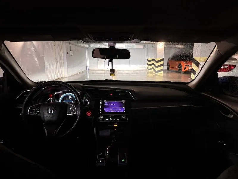 Срочно продам honda civik в отличном состоянии, очень красивом синем цвете, полностью обслуженный 2018год, 2л бензин без турбины! самый надежный и экономичный атмосферник в линейке. автоматическая коробка передач техническое состояние автомобиля на твердую пятерку. крутая комплектация с люком, камерами обзора при поворотах, камера заднего вида, бесключевой доступ, запуск с ключа, системой старт-стоп, круиз-контроль, мультируль и с другими необходимыми функциями. два комплекта ключей. в подарок новому владельцу отдаю комплект зимней резины на титановых дисках. цена: 1 млн 590 тысяч рублей(первая цена по россии, торг у капота) тел: +79498477720 донецк - фотография - 8