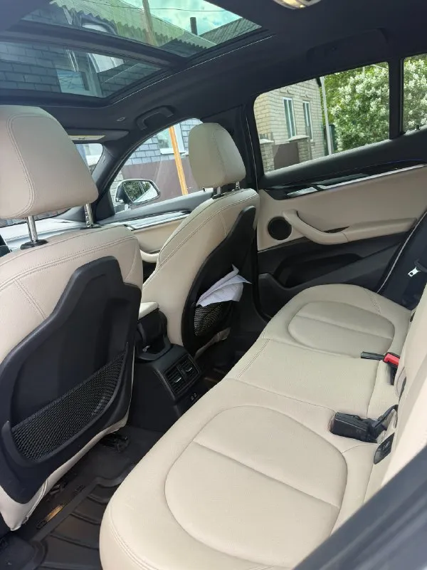 Шикарная машина с панорамным люком. машина для любителей данной марки. моментальный разгон и маневренность в городе. большой багажник. отличный звук в салоне. машина вложений не требует! bmw x2 2020 г. бензин полный привод пробег : 94000 мощность, л. с.: 231 модификация: 20i 2.0 xdrive ат (231 л. с.) салон • кожа • кожаный руль • люк цвет салона • светлый обогрев • передних сидений • зеркал • руля электростеклоподьемники • передние и задние электропривод • передних сидений • зеркал • складывания зеркал память настроек • передних сидений помощь при вождении • датчик дождя • датчик света • парктроник задний • парктроник передний • камера заднего вида • бортовой компьютер активная безопасность • экстренное торможение • обнаружение пешеходов фары • противотуманные • адаптивное освещение цена 3500000 обращаться по телефону 79591037323 📞 звоните: +7(959)1037323 - фотография - 3