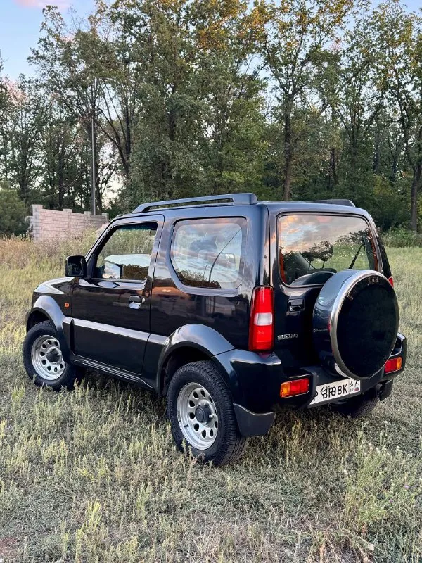 Для ценителей🤘продам японский рамный вездеход suzuki jimny 2008 года в около идеальном состоянии. двигатель 1.3 16v цепной в паре с 5ст механикой, на полном приводе с неразрезными мостами и блокировками. родной пробег 169 тыс. кондиционер работает, электропакет с подогревами сидений. рама в идеале, vin в идеале. цена 780 тыс. тел. +7 📞 звоните: +7(949)3171508 - фотография - 4