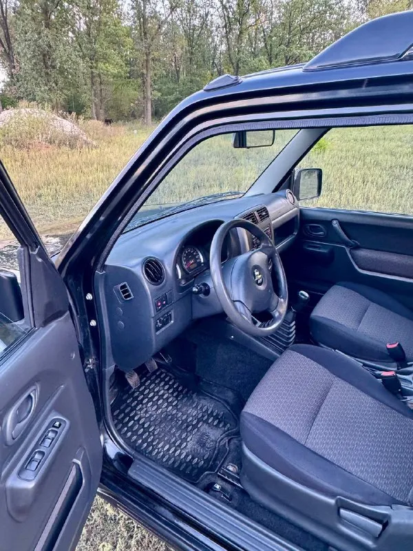 Для ценителей🤘продам японский рамный вездеход suzuki jimny 2008 года в около идеальном состоянии. двигатель 1.3 16v цепной в паре с 5ст механикой, на полном приводе с неразрезными мостами и блокировками. родной пробег 169 тыс. кондиционер работает, электропакет с подогревами сидений. рама в идеале, vin в идеале. цена 780 тыс. тел. +7 📞 звоните: +7(949)3171508 - фотография - 6