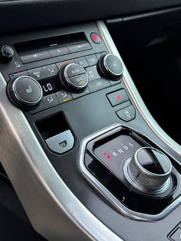 Range rover evoque 1.650.000🔥 таких цен в днр нет. 2014 год 2.2 дизель. 180.000 родного пробега машина после комплексного детейлинга! (химчистка-полировка) 2 ключа + брелок вебасты вся машина в заводском окрасе, кроме капота работает отлично радиаторы недавно мыли ! акпп работает отлично ходовая перебрана салон в отличном состоянии диски r 18 на новой резине мульти руль подогрев руля круиз контроль раздельный климат парктроники лобовое без трещин новый аккумулятор могу рассмотреть обмен (цена будет выше) макеевка +79496438443 📲 tg: @perekup_9999 📞 звоните: +7(949)6438443 - фотография - 9