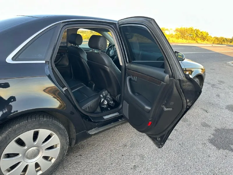 Audi а4 2007 года, пробег 239000 км. комплектация sline. кожаный салон, круиз контроль, климат контроль, датчики дождя и света, цена 800000₽ есть торг. с документами все в порядке, обращаться по номеру +79590353738 или в личку 📞 звоните: +7(959)0353738 - фотография - 1