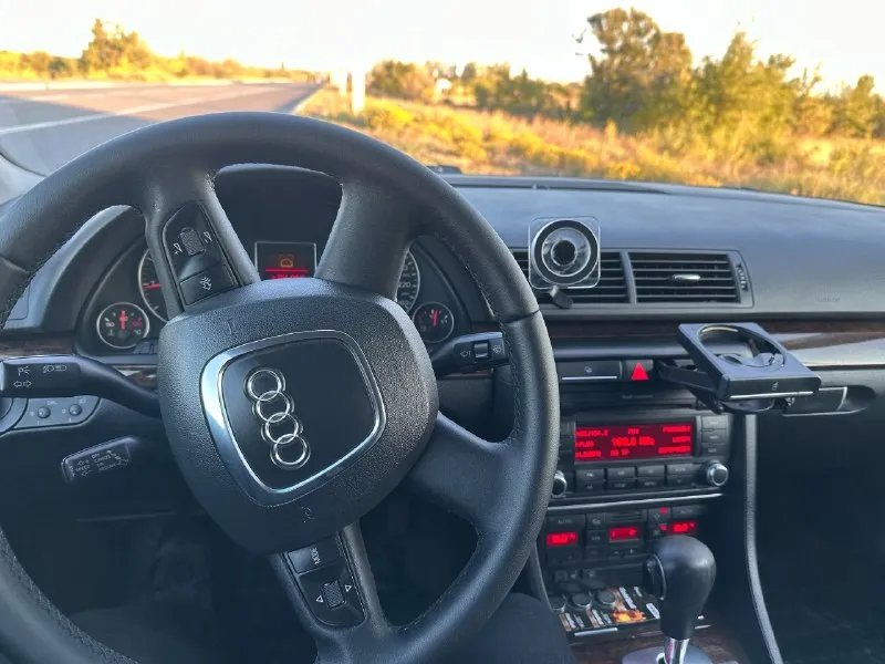 Audi а4 2007 года, пробег 239000 км. комплектация sline. кожаный салон, круиз контроль, климат контроль, датчики дождя и света, цена 800000₽ есть торг. с документами все в порядке, обращаться по номеру +79590353738 или в личку 📞 звоните: +7(959)0353738 - фотография - 6