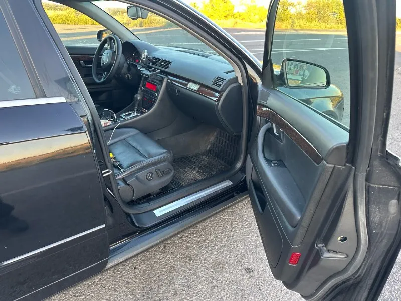 Audi а4 2007 года, пробег 239000 км. комплектация sline. кожаный салон, круиз контроль, климат контроль, датчики дождя и света, цена 800000₽ есть торг. с документами все в порядке, обращаться по номеру +79590353738 или в личку 📞 звоните: +7(959)0353738 - фотография - 9