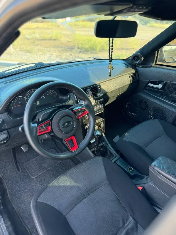 Продам ваз приора 2009 год выпуска. установлено: в круг стоят ss20 комфорт, полностью обслуженная ходовая. в ближнем и дальнем стоят хорошие лед лампочки, туманки salman. стоит спорт ресивер и фильтр нулевого сопротивление не дешман! новая летняя резина. салон приора 2, гораздо удобнее обычных сидений. черный потолок, стойки перешиты, установлены рупора, на счет музыки возможно будет договорится. из минусов: автомобиль требует лакокрасочного внимания, есть недочеты, из-за этого зазор в цене. цена автомобиля 350.000, торг уместен. +79495339130 📞 звоните: +7(949)5339130 - фотография - 5