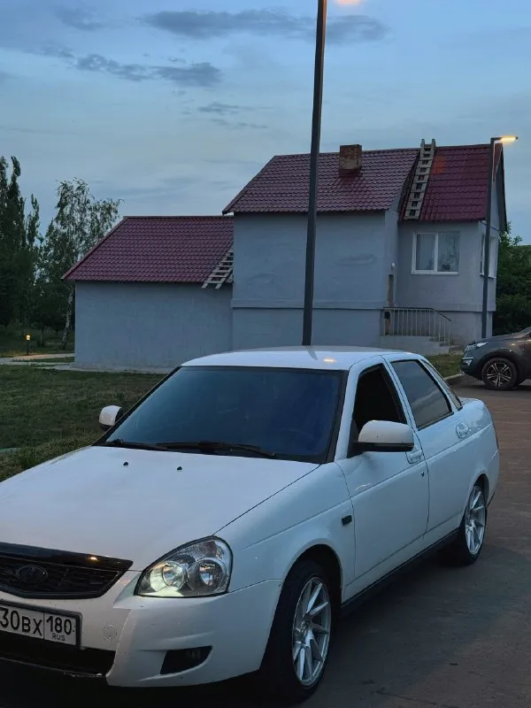 Продам ваз приора 2009 год выпуска. установлено: в круг стоят ss20 комфорт, полностью обслуженная ходовая. в ближнем и дальнем стоят хорошие лед лампочки, туманки salman. стоит спорт ресивер и фильтр нулевого сопротивление не дешман! новая летняя резина. салон приора 2, гораздо удобнее обычных сидений. черный потолок, стойки перешиты, установлены рупора, на счет музыки возможно будет договорится. из минусов: автомобиль требует лакокрасочного внимания, есть недочеты, из-за этого зазор в цене. цена автомобиля 350.000, торг уместен. +79495339130 📞 звоните: +7(949)5339130 - фотография - 7