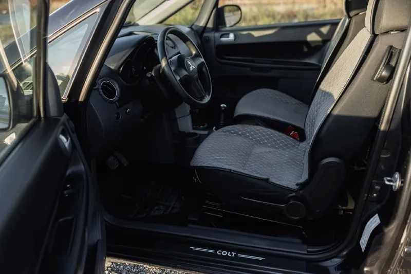 Mitsubishi colt 2008г. 1.3 передний привод, робот. один хозяин. цена 600 000.торг пробег 142 000. в отличном состоянии. полная комплектация + зимняя резина на дисках. рыжиков нет. пороги и днище обработано в прошлом году. масло менялось каждые 7-8 тыс. км. кондиционер, подогрев передних сидений, парктроник, стеклоподъемники - все работает. масло не льет, не дымит, акпп переключается гладко. установлена нештатная 1din магнитола kenwood + заменены все динамики и сделана вибро-шумоизоляция всего, даже подкрылков. тонировка по стандартам рф. в дтп не была, были локальные подкрасы. с документами полный порядок. осмотр ск олимпийский, донбасс-арена. +7 949 512 05 47 - фотография - 2